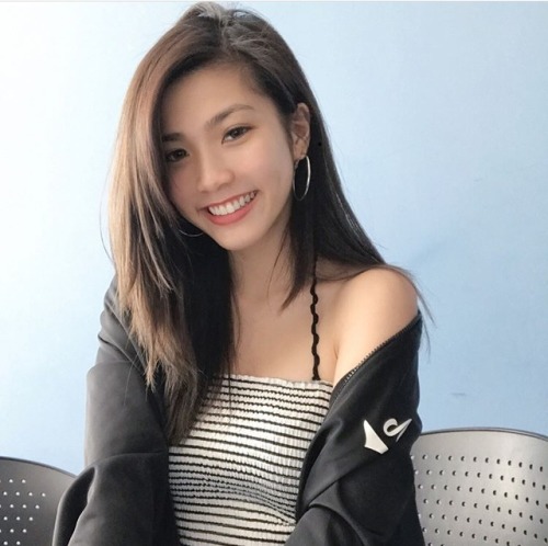 asian-teen-girl: This truly beautiful girl! What a jewel, a gem.  She looks like the kind of girl th