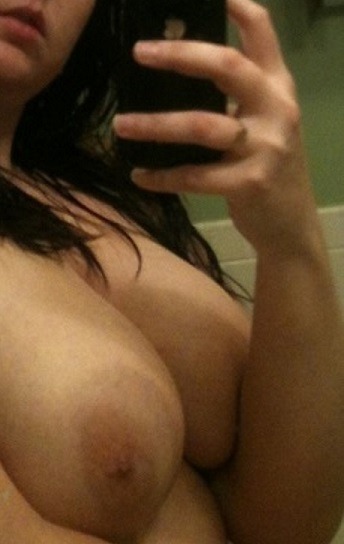 dominogirl69:  Fresh from the shower 