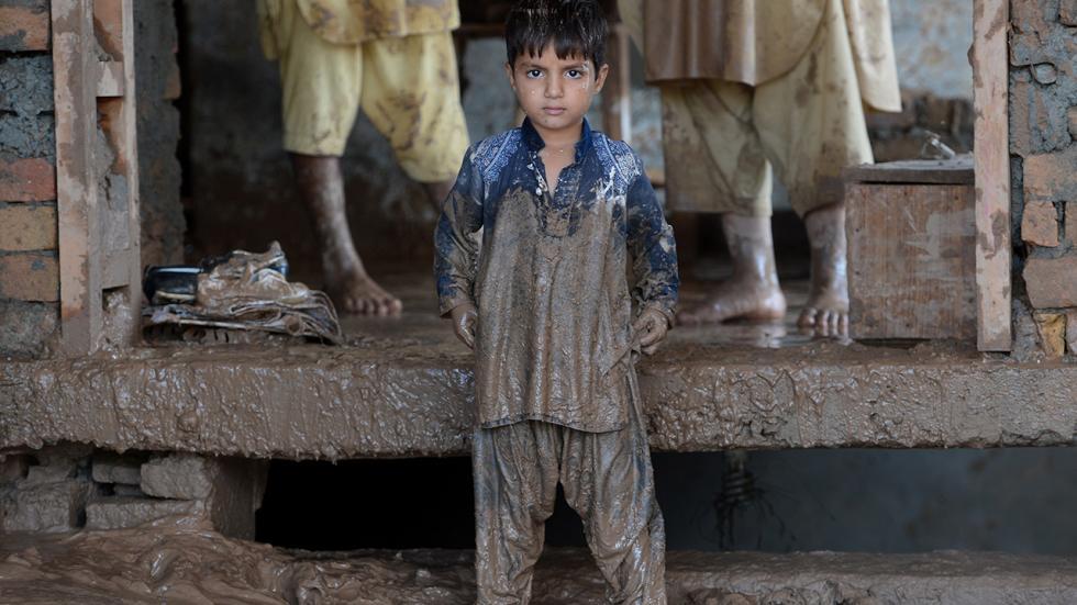 “ Hundreds killed and thousands displaced as devastating floods wreak havoc in Indian-administered Kashmir and Pakistan. Last updated: 07 Sep 2014 19:34 (Al Jazeera) Five days of incessant rains in Indian-administered Kashmir have left at least 175...