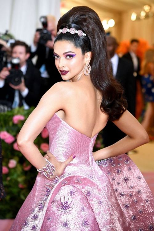  Deepika Padukone Looks Irresistibly Sexy At 2019 Met Gala Celebrating Camp: Notes on Fashion in New