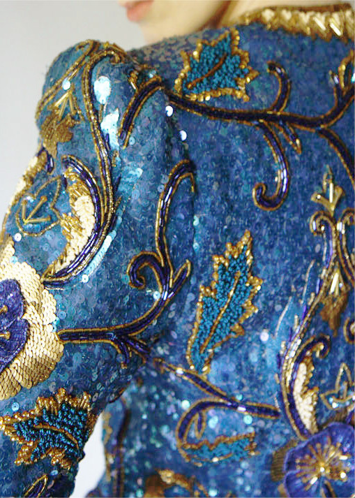 therunwayfreak:  lulufrost:  BAUBLE OF THE DAY get lost in the details  (via Beelog)