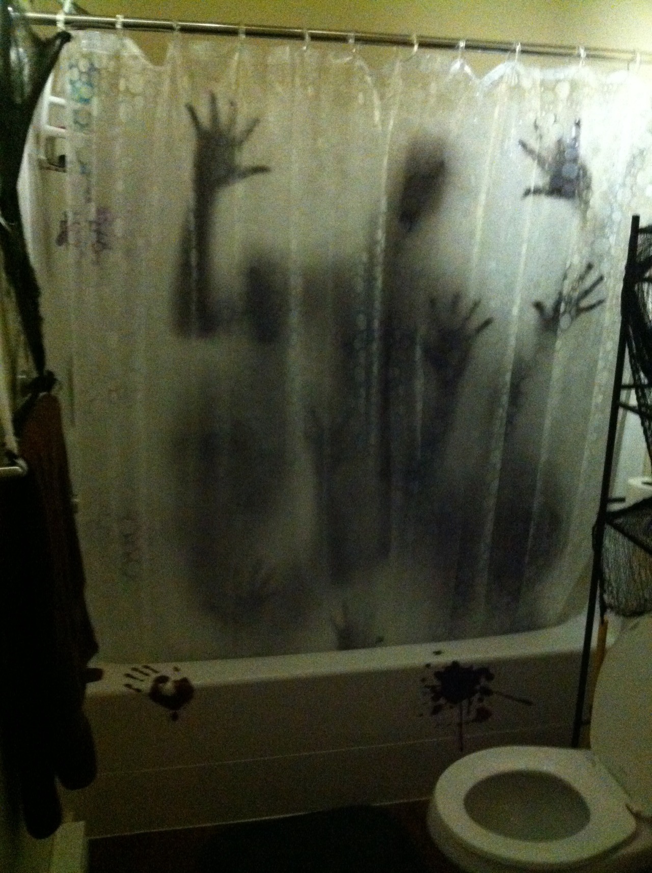 karla-vincent:  seecarrun:  My roommates left me in charge of decorating the bathroom