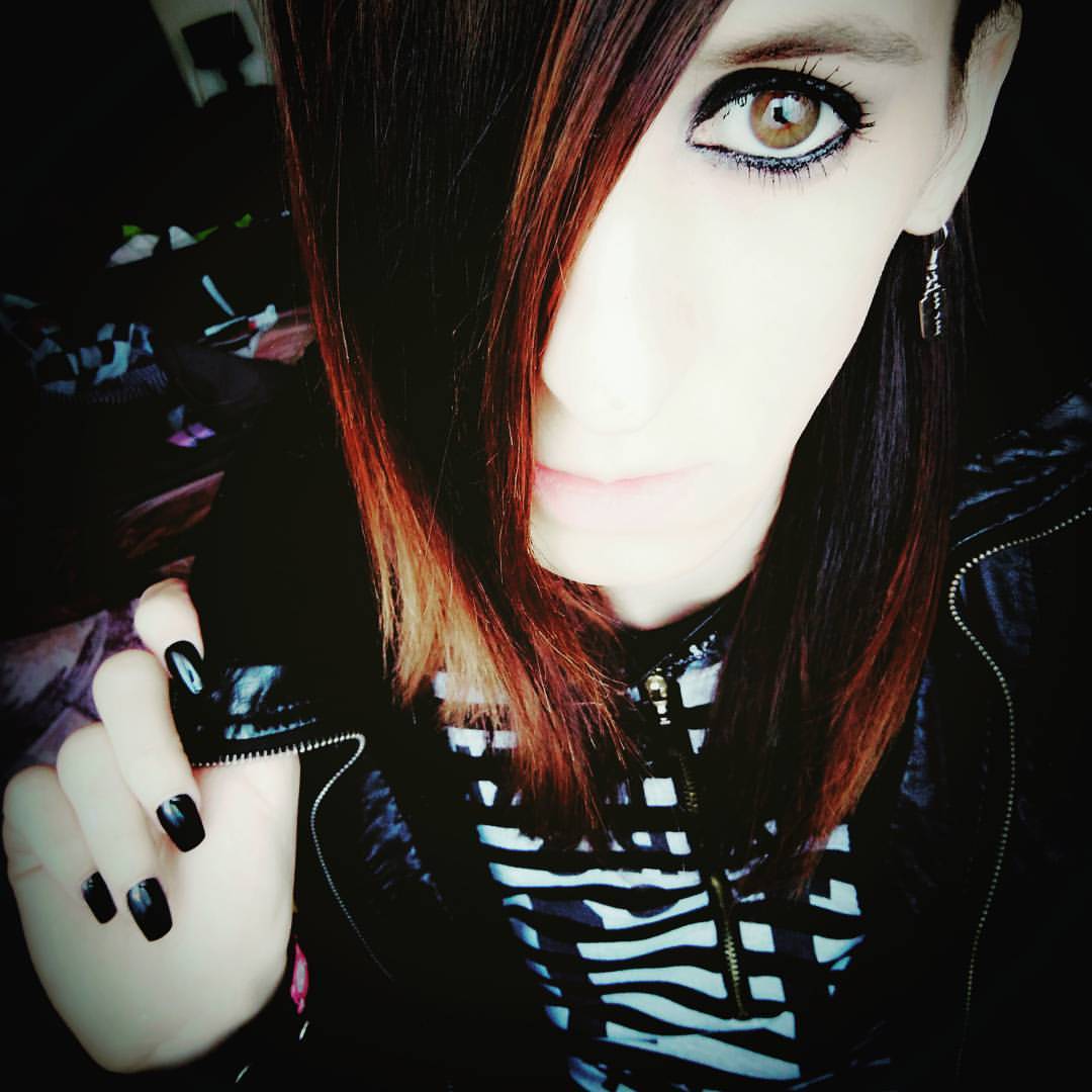 Im ready to travel i would say ^_^ #emogirl #emo #scenegirl #scene #trap #cute #sexy