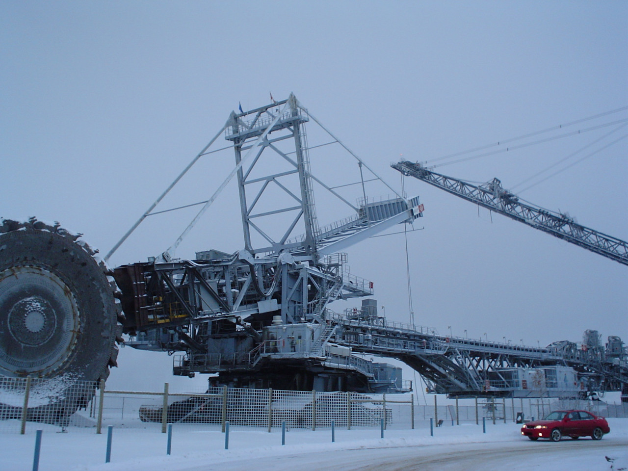 thewelovemachinesposts:
“ A winter pic of that Syncrude Bucketwheel with Nissan Sentra for scale. (1632x1224)
Source: https://imgur.com/AWyuNc9
”
