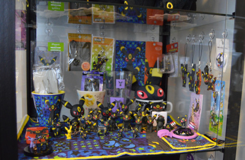 My Umbreon collection has been rehomed into a brand new case :D Here’s everything minus the fl