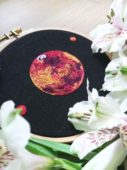 ophelie-trichereau:“Mars”Hand embroidery.13,5 cm in diameter.DMC embroidery threads on linen.Thank