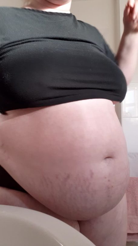this-is-hedonism:What a humongous dollop of fat! 🐖 tease me about my weight 😇
