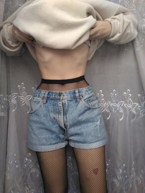 skin-n-thrones: ☄follow for hourly thinspo☄