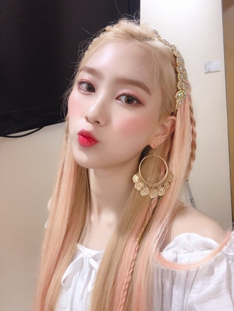 korean-dreams-girls:  JiHo (Oh My Girl) - Selcas  