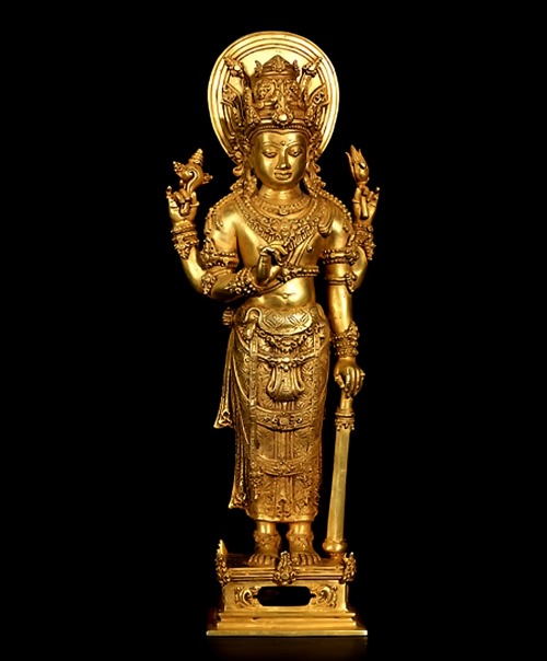 Vishnu, javanese esculpture in gold, majapahit period.