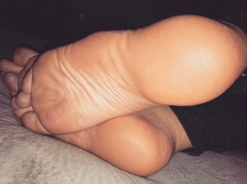 Soft, big, wrinkled soles, just waiting to be worshiped via #skype (available NOW) or live sessions 