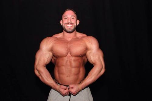 thick-sexy-muscle:  Kevin Wolter - front and back