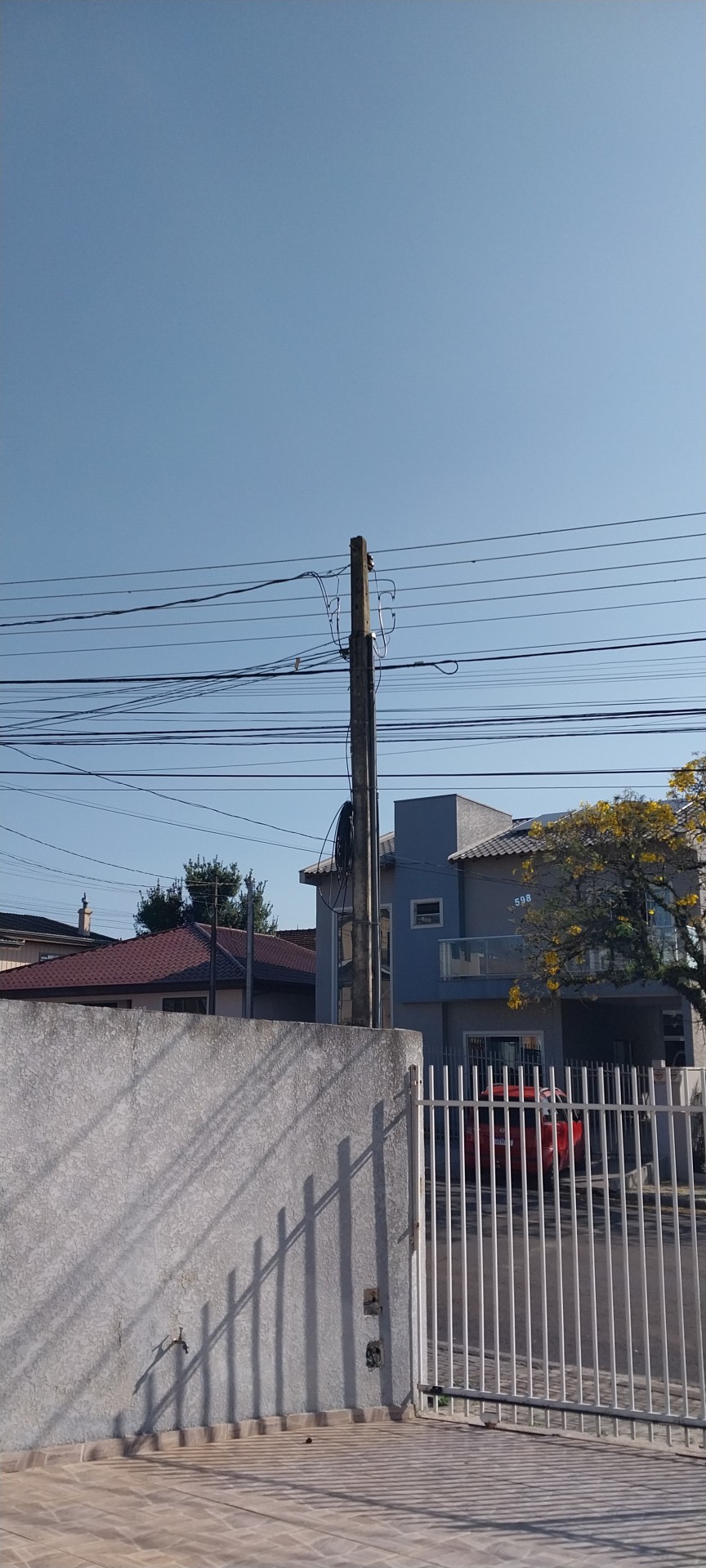 Diga Aqui: Qual A Marca Registrada Do Urbanismo Brasileiro? Para Mim E Isso Aqui (os Fios De Energia)