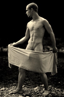 hungdownunder:  For more hot guys, follow me at:http://hungdownunder.tumblr.com/