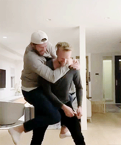 e0bfb21ac29b10bd0ffe705fe146285302d35909.gif