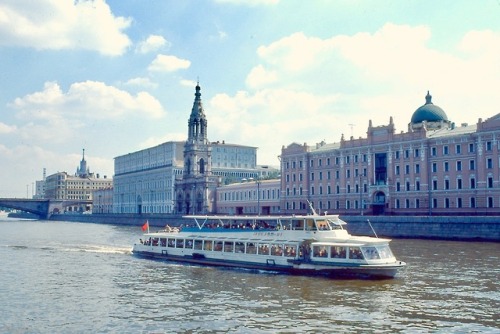 Summer Boat Cruise on the Moskova River, Moscow, 1976.(Летний круиз на лодке по Москве-реке, Москва,