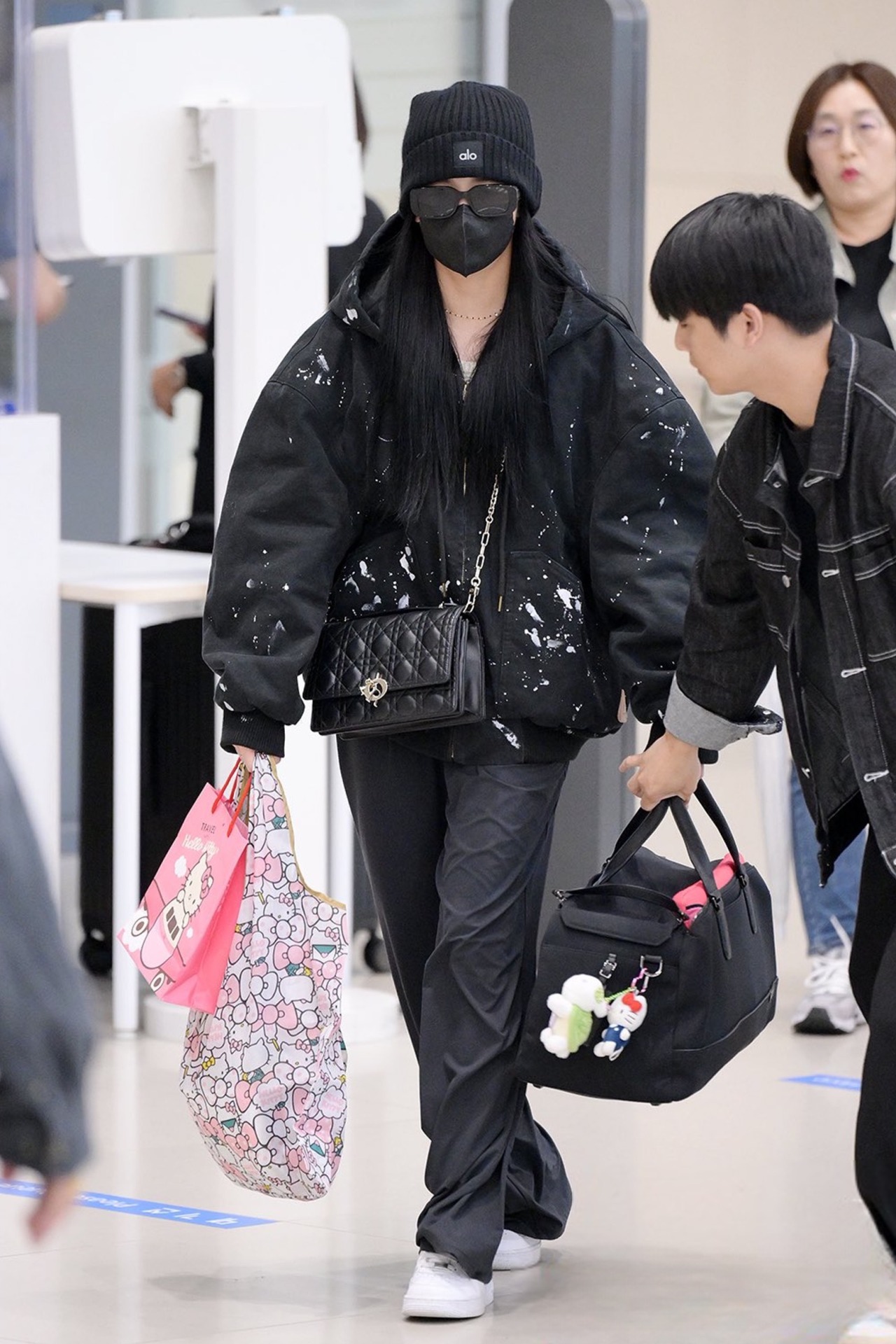 Jisoo Blackpink - LV Handbag Fashion