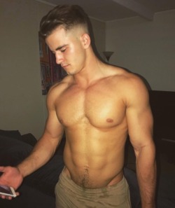 gonewildergays:Bro body