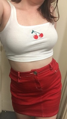 nymphobabybee:   🍒 Reblog if you’d like to pop this cherry 🍒  