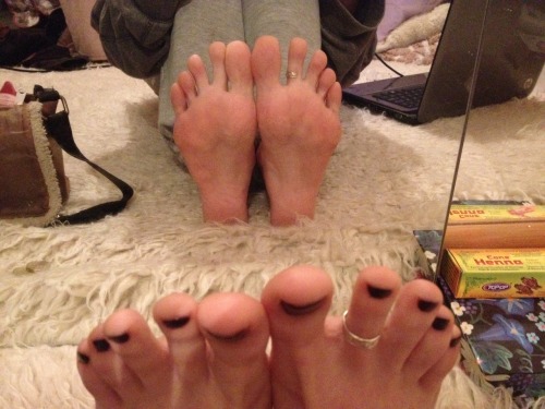 cutecutecutetoes:  Nails not even dry and I’m already taking pictures :’)