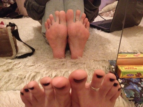 cutecutecutetoes: Nails not even dry and I’m already taking pictures :’)