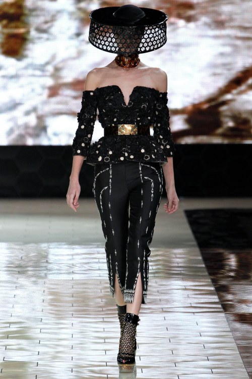 ANTONINA VASYLCHENKO wearing ALEXANDER MCQUEEN SPRING 2013 READY-TO-WEAR