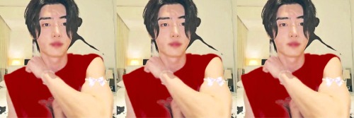  성훈 — Cold Bf! Sunghoon Who You Wrapped A Little Cute Bow Around His Biceps Because Of A Tiktok
