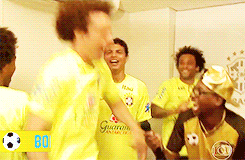 sobecarefu-l:  Brazilian defender David Luiz, ladies and gentlemen. 