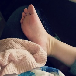 barefoot-in-texas:  giving my tootsies a