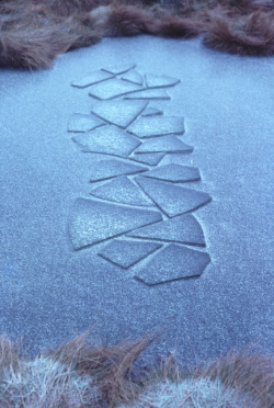 conflictingheart: Andy Goldsworthy,  meditative ice sculptures An artist who makes “earthworks”, he collaborates with nature to create sculpture that is serene and meditative, reliant on time and weather, and as much about the material as it is about