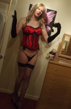 harleycpl21:  mymmmmasquerade:  Mmmm…ready to mmmm come out of there…  Really Sexy 