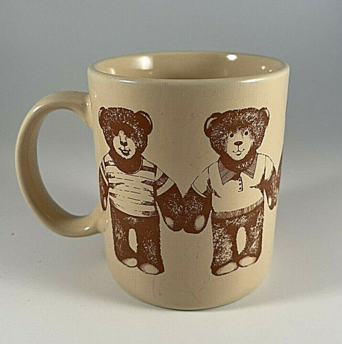 coolmugsifound:“Teddy bear” mug (1980s, Japan)source