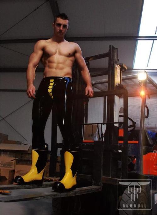 toxicpissboi:  Nice boots man!! 