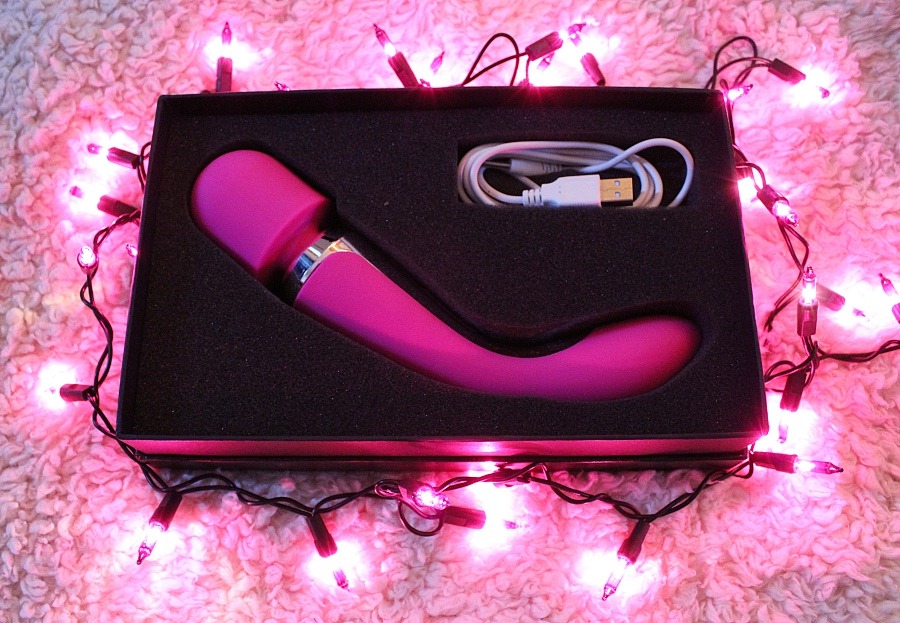 Someone was kind enough to buy me an Embrace Bodywand off my ToyDirty wishlist. I