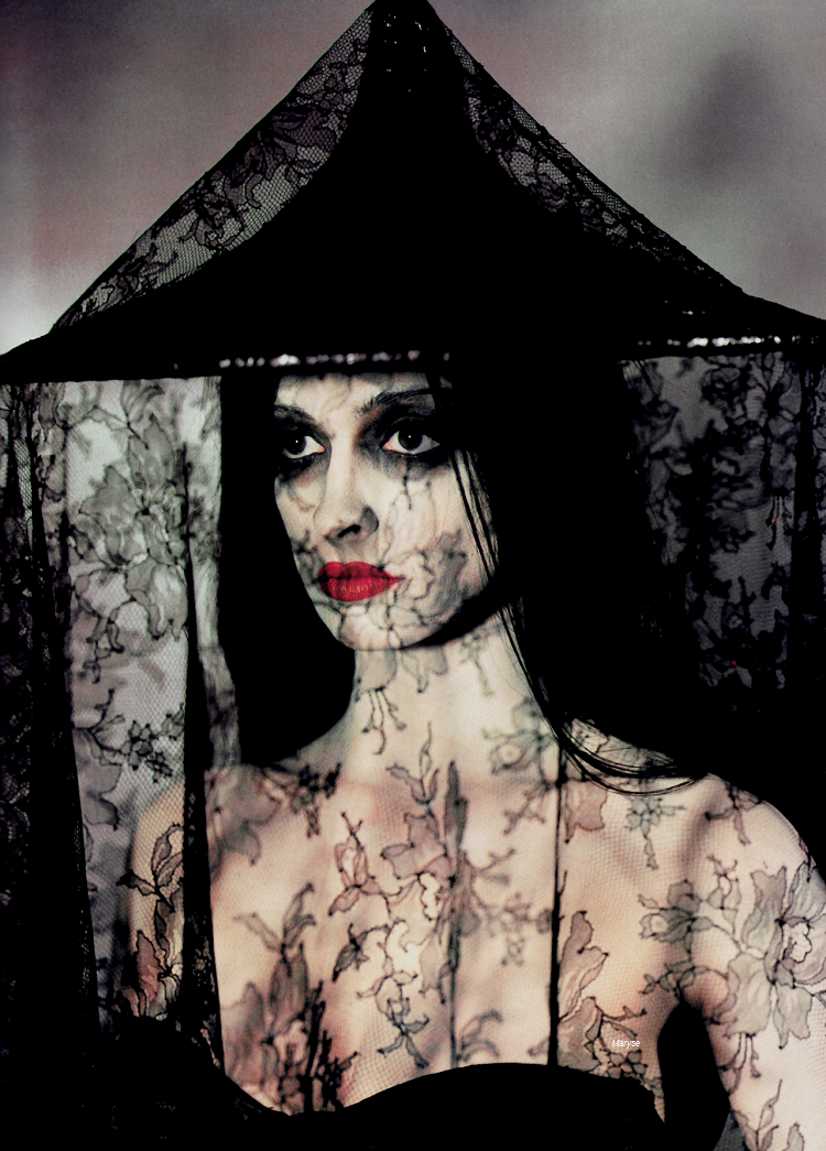 film-psycho:  Lisa Marie as Vampira in Ed Wood, photographed by its director Tim