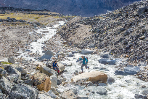 uafairbanks: Geology major Pat Terhune, right, and Geophysical Institute research professor Jeff Ben