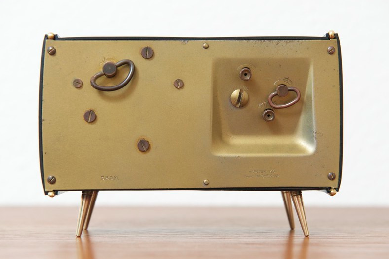 1950sunlimited:  I think I might actually kill for this clock. 
