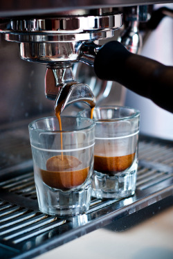iosonoair:  E ora i Vostri caffè. In vetro stamattina. 