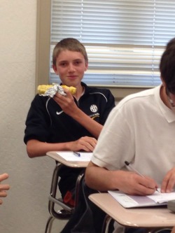 wo1verines:  this kid is straight up eating a fucking corn on the cob in chemistry
