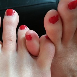 solecityusa:  My take on a pinkie promise :) (misswrinkles) In appreciation of female feet, arches, toes and soles: http://solecityusa.tumblr.com/