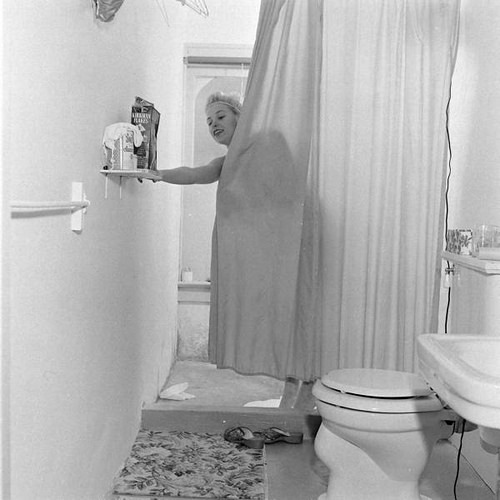 fuckyeahvintage-retro:  Showgirls in Florida, 1947 © Allan Grant 