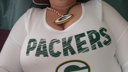 kinkymonkeyinthemiddle:I’m READY for some football!!! Go Pack Go!!!