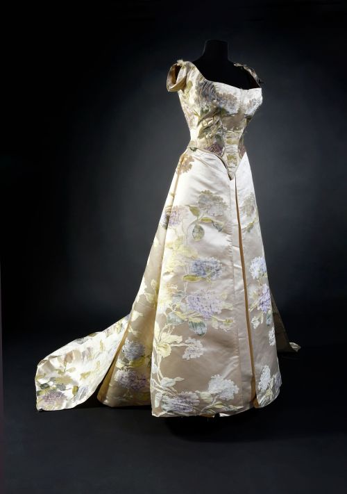 Worth evening dress ca. 1900From Coutau-Bégarie & Associés