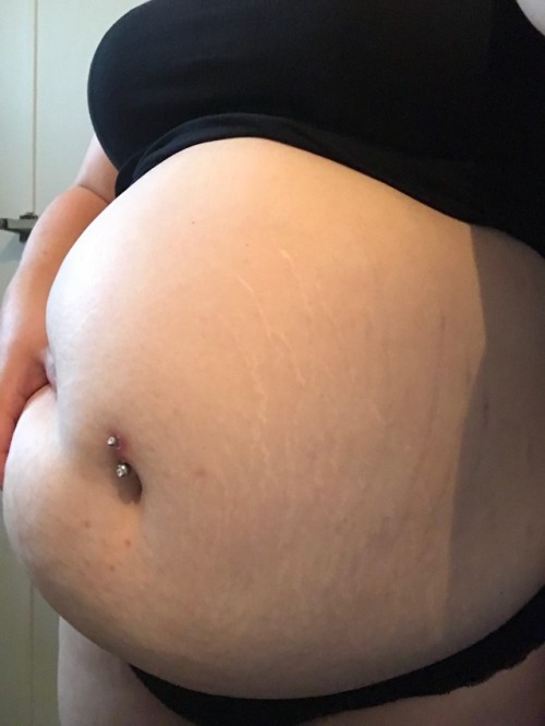 plumplittlepeach:Long time, no update… But since I’ve been absent, I finally got my belly button pierced and passed up the 240 lb mark to reach my highest weight ever. Sadly, being super sick last week knocked me back down, but I’m in a hurry to