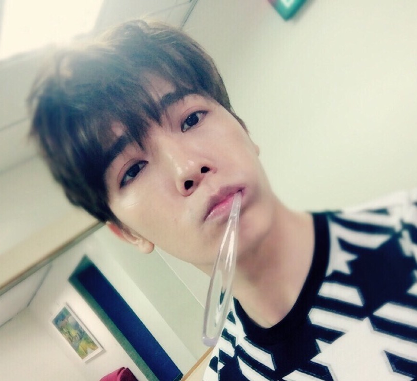 rurouneko: Donghae’s selca ori size 
