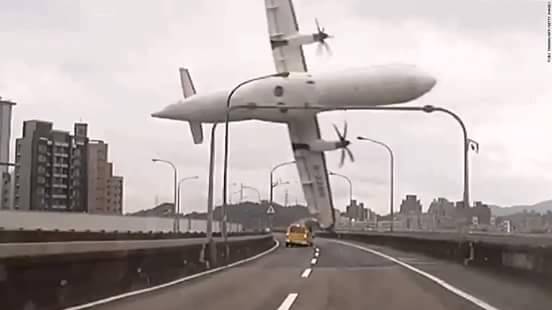 granmensaje:  rodlst:✈   Novia: ¿me vienes a verme? Novio:  Estoy piloteando,