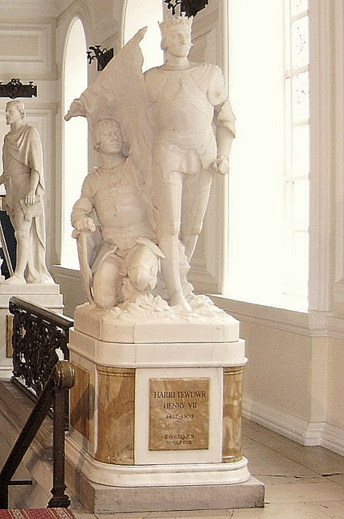 harritudur:Sculpture Henry VII in city hall at Cardiff, Wales, UK