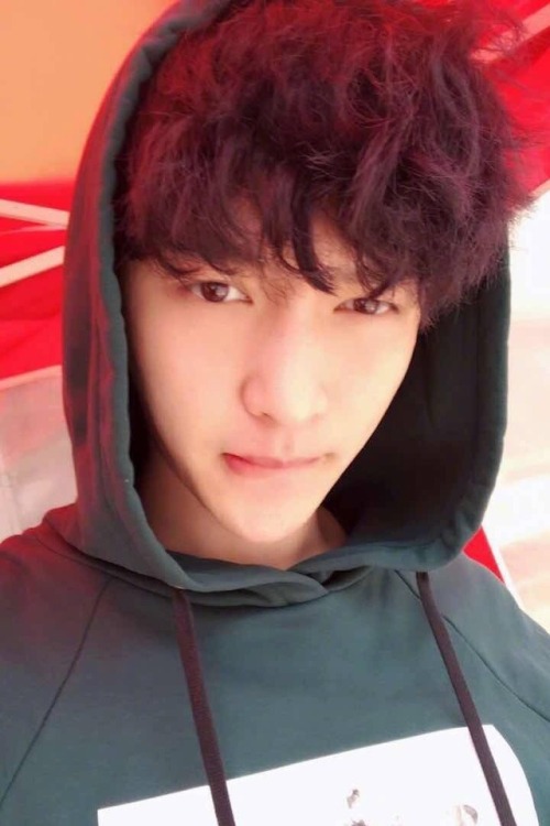 xingelic:Fav Yixing 2017 1/? [selfies] 