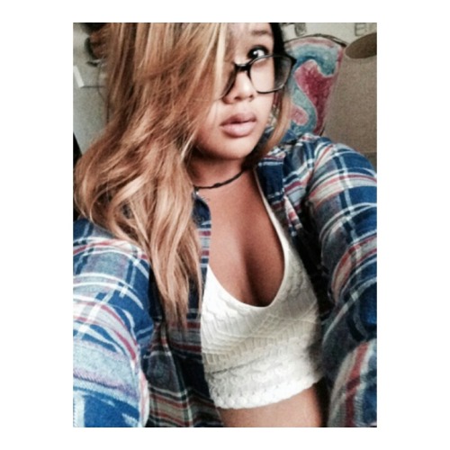 infini-titty:  Filipina girls in flannels are winning.