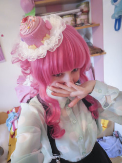 sniisel:  cake headpiece for pinkie pie 8D this turned out much better than expected for an idea I had around 2 am hahah